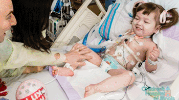 Imagen: El paciente Hannah Warren después del implante de tráquea (Fotografía cortesía del Hospital de Niños de Illinois).